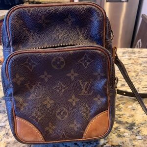 Authentic Louis Vuitton crossbody bag. Smoke free home.